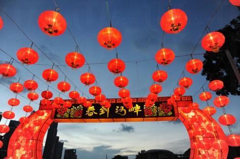 春到河畔迎新春 成都新年現獅城